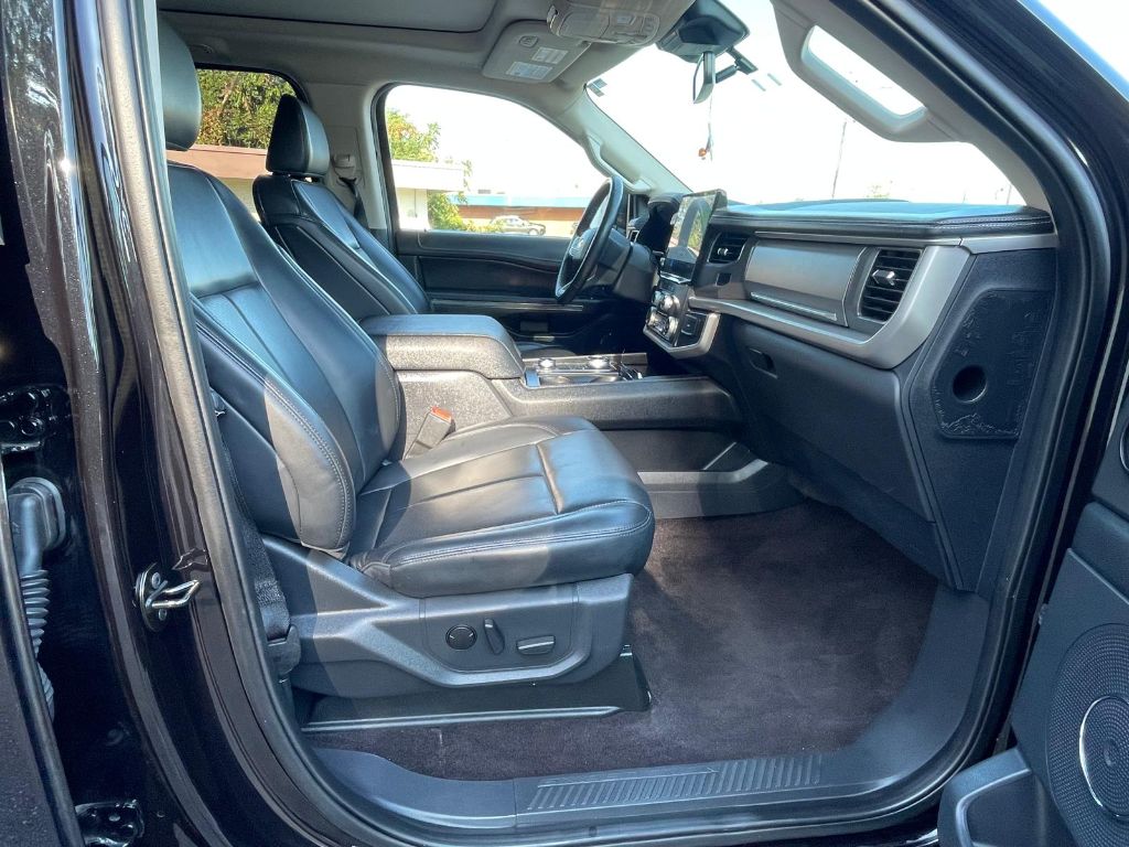 2022 Ford Expedition - $28,999