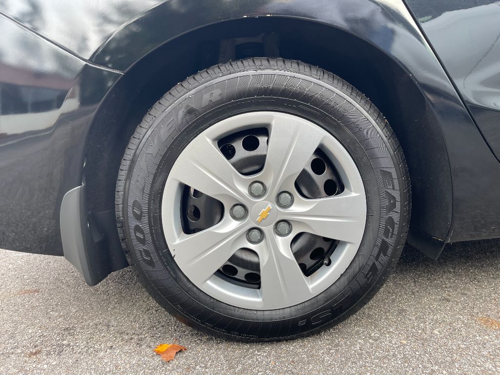 2017 Chevrolet Cruze - $7,999