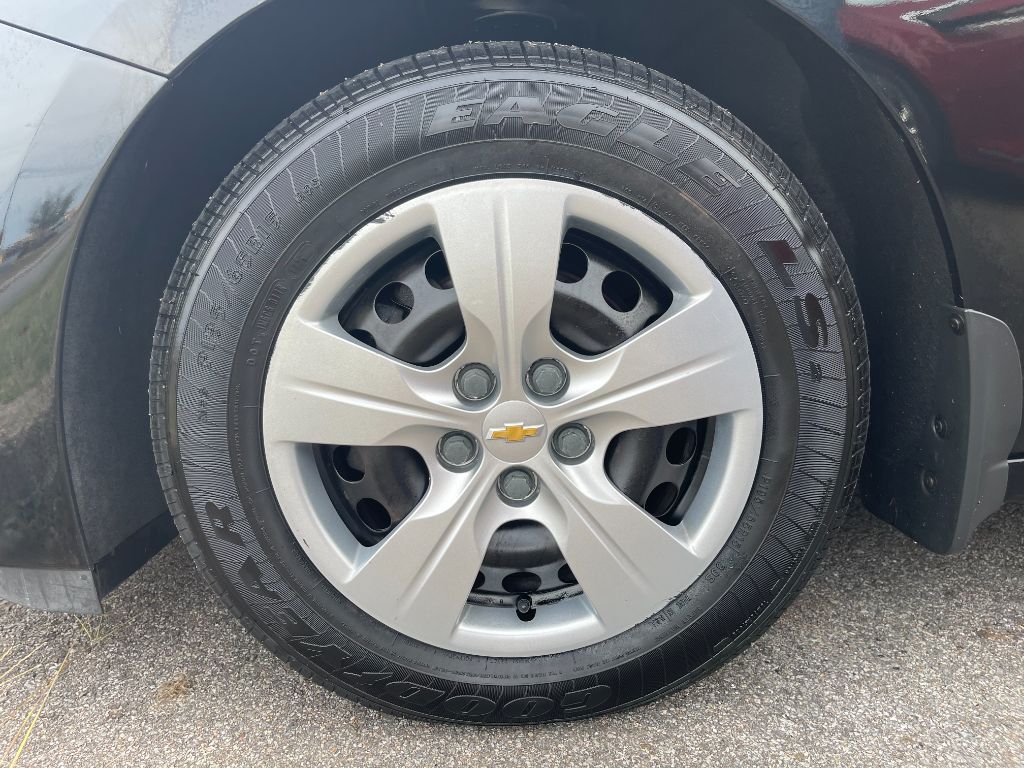 2017 Chevrolet Cruze - $7,999
