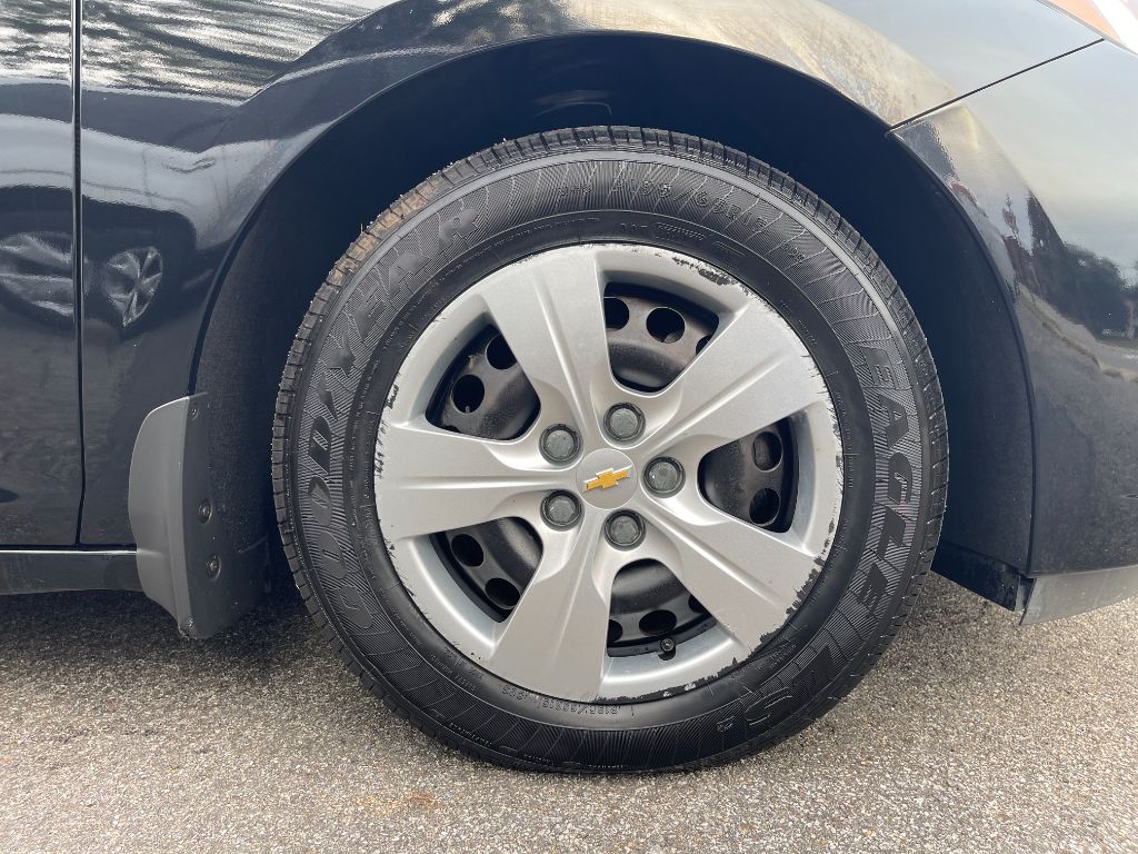 2017 Chevrolet Cruze - $7,999
