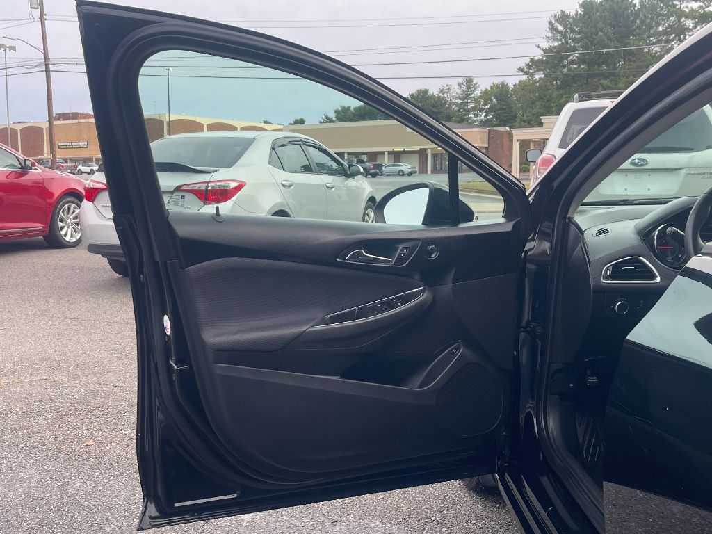 2017 Chevrolet Cruze - $7,999