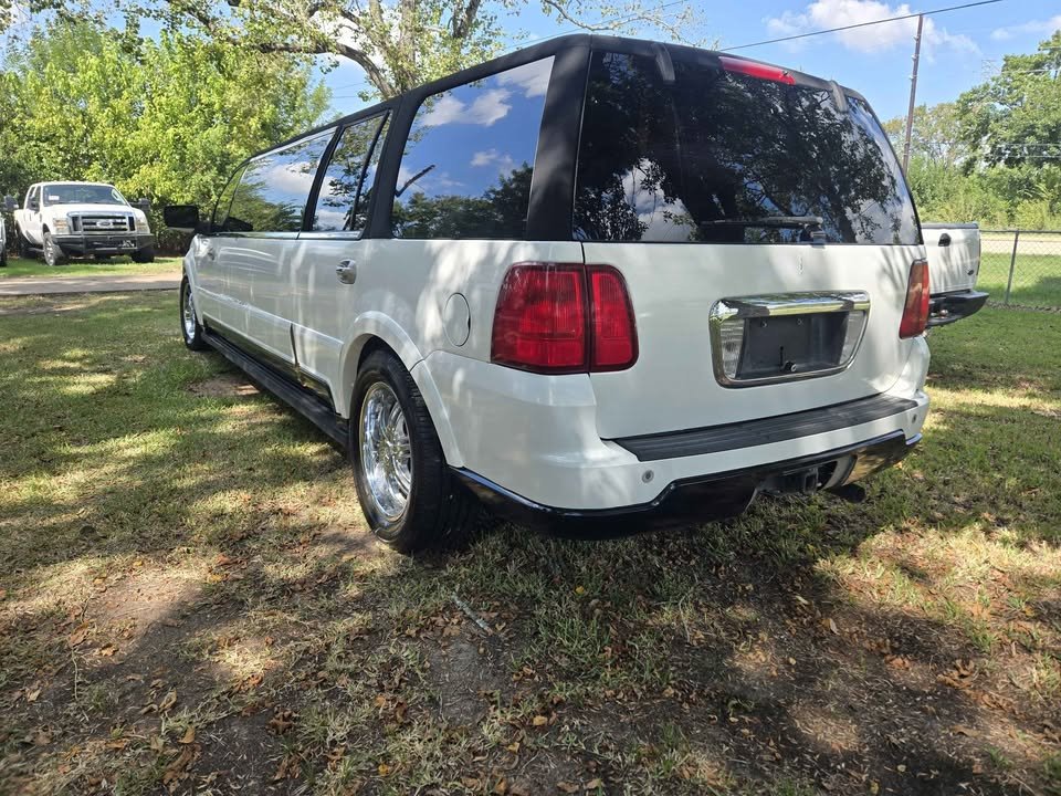 2003 Lincoln Navigator - $7,000