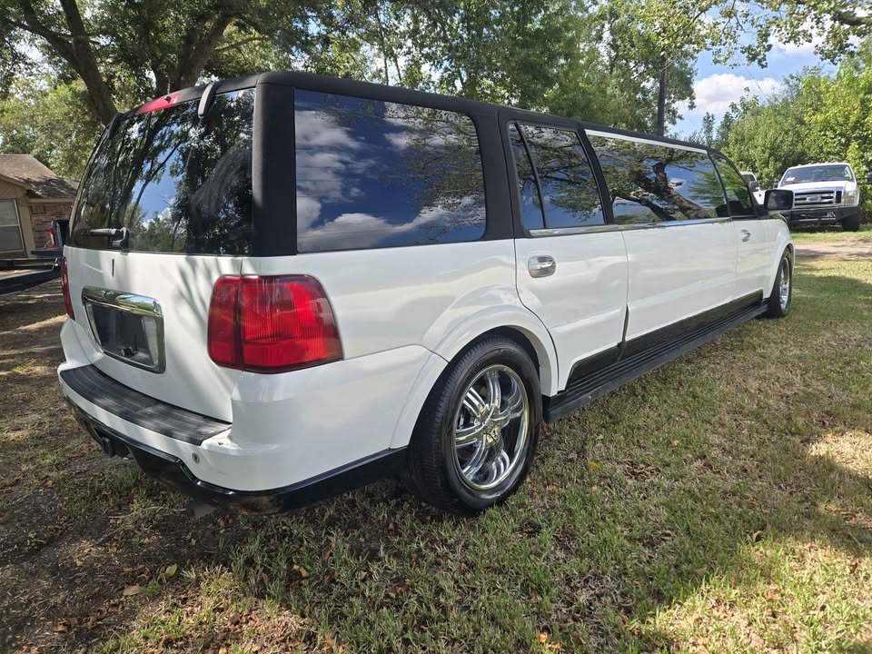 2003 Lincoln Navigator - $7,000