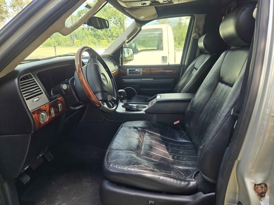 2003 Lincoln Navigator - $7,000