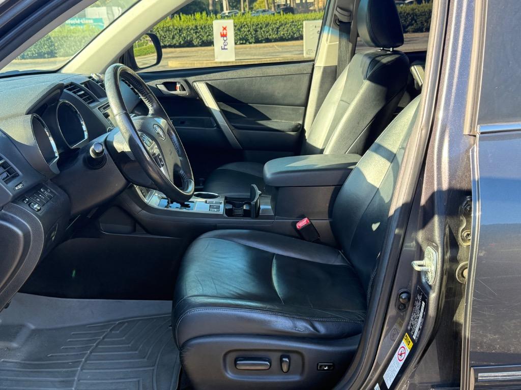 2013 Toyota Highlander - $11,997