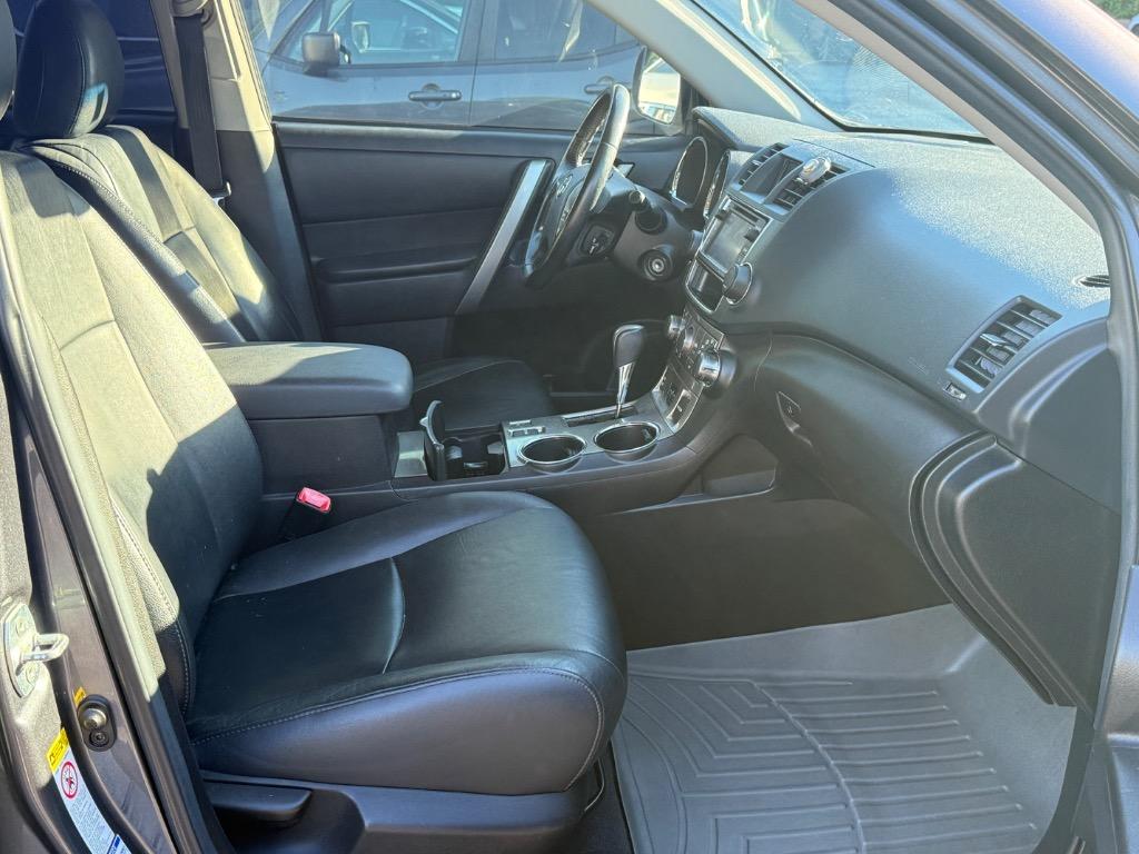 2013 Toyota Highlander - $11,997