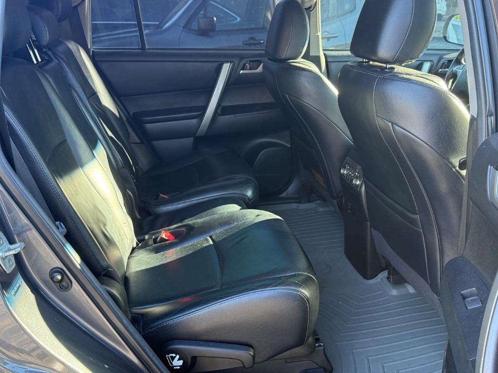2013 Toyota Highlander - $11,997