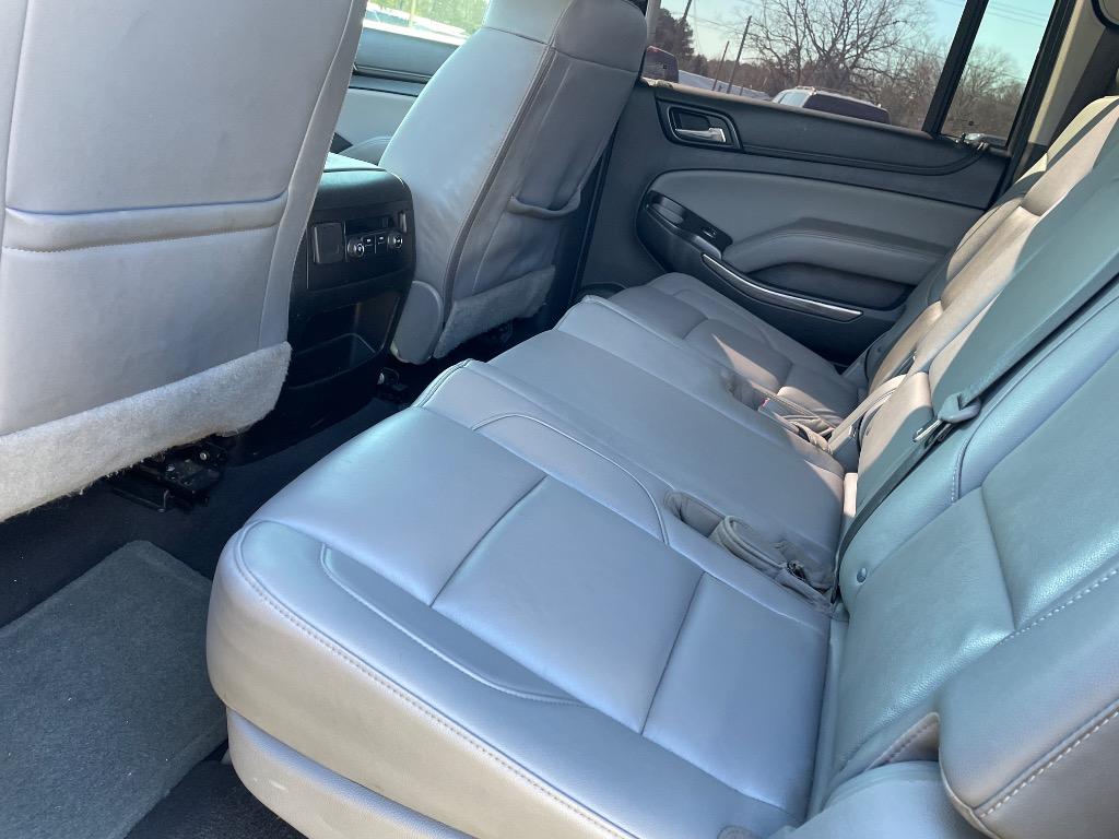 2019 Chevrolet Suburban 1500 LT photo