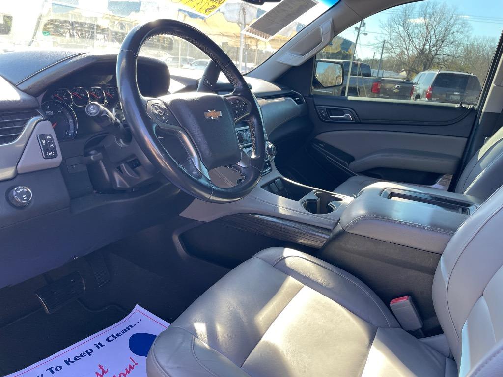 2019 Chevrolet Suburban 1500 LT photo