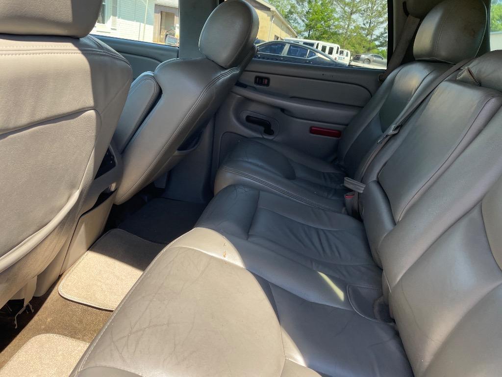 2004 Chevrolet Tahoe LS photo