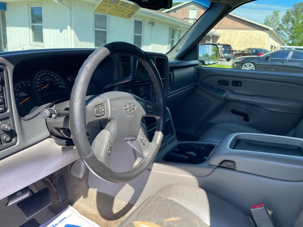 2004 Chevrolet Tahoe LS photo
