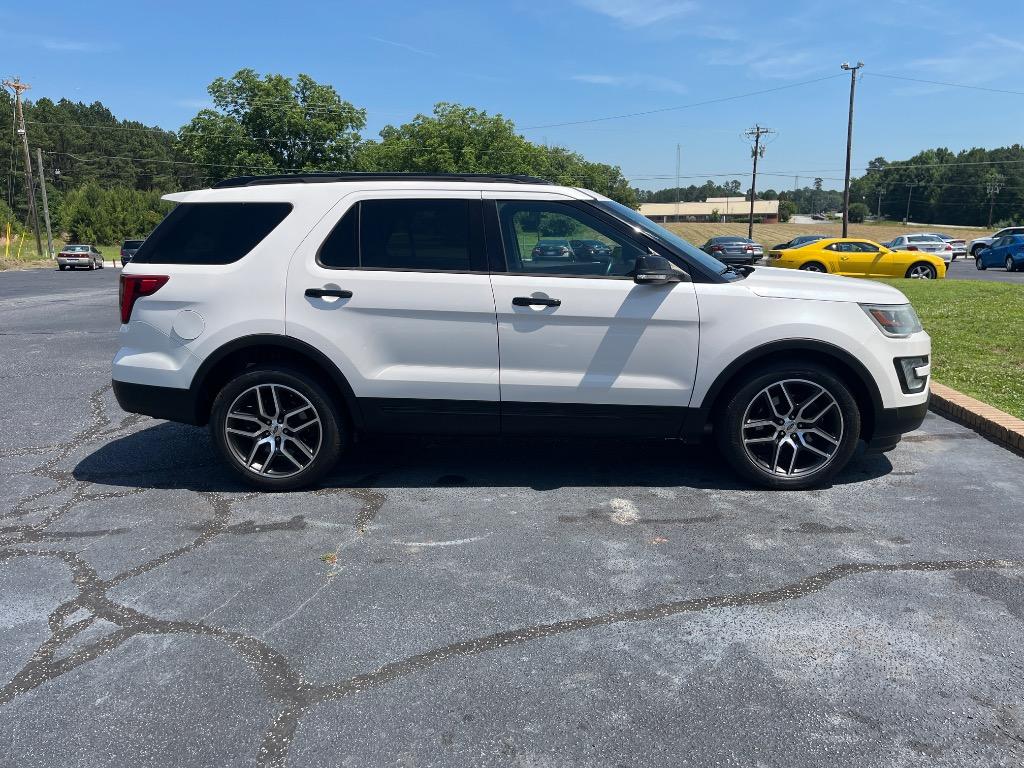 2016 Ford Explorer - $16,995