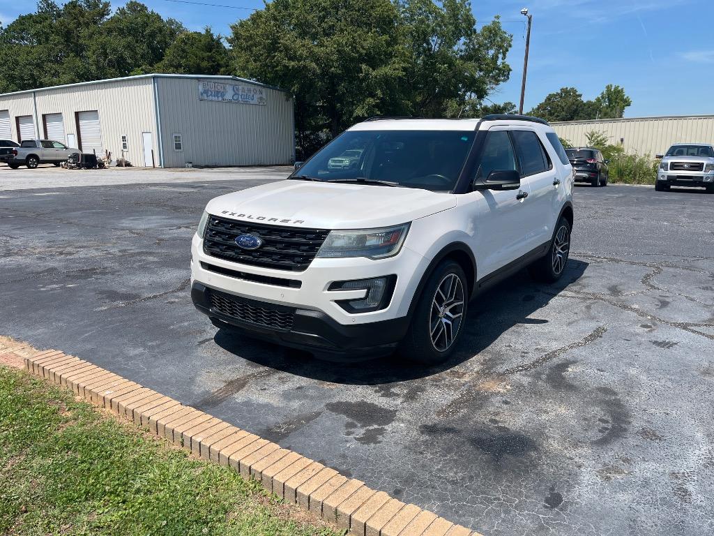 2016 Ford Explorer - $16,995