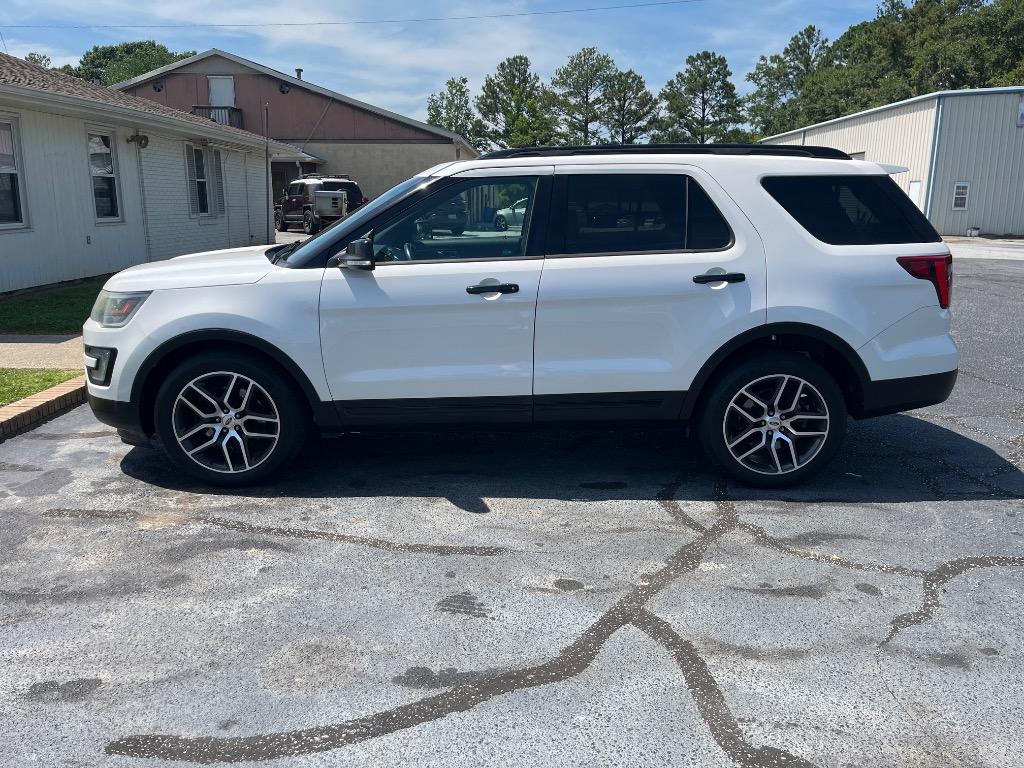 2016 Ford Explorer - $16,995