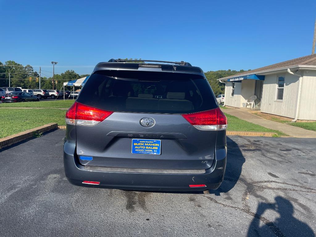 2014 Toyota Sienna - $11,995