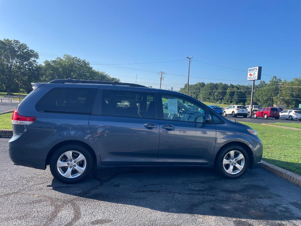 2014 Toyota Sienna - $11,995