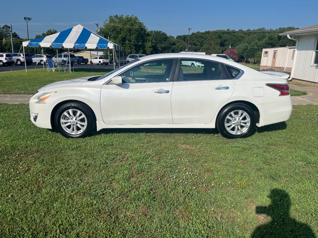 2014 Nissan Altima - $10,995