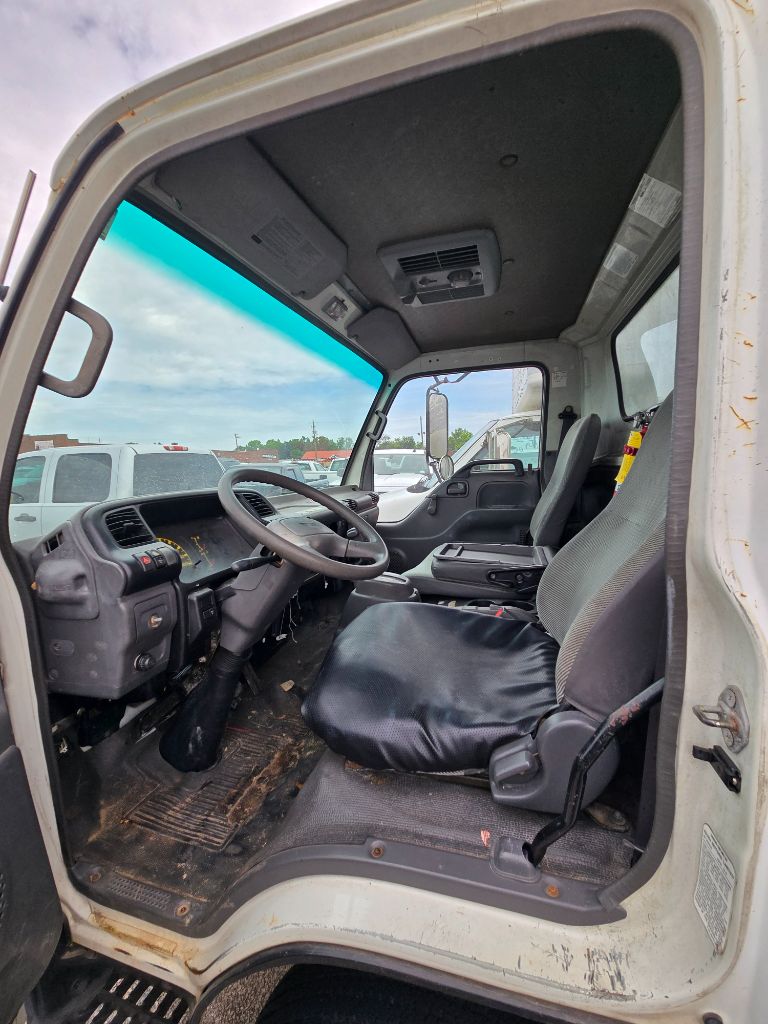 2005 Isuzu npr  - $5,950