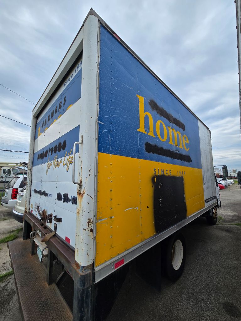 2005 Isuzu npr  - $5,950