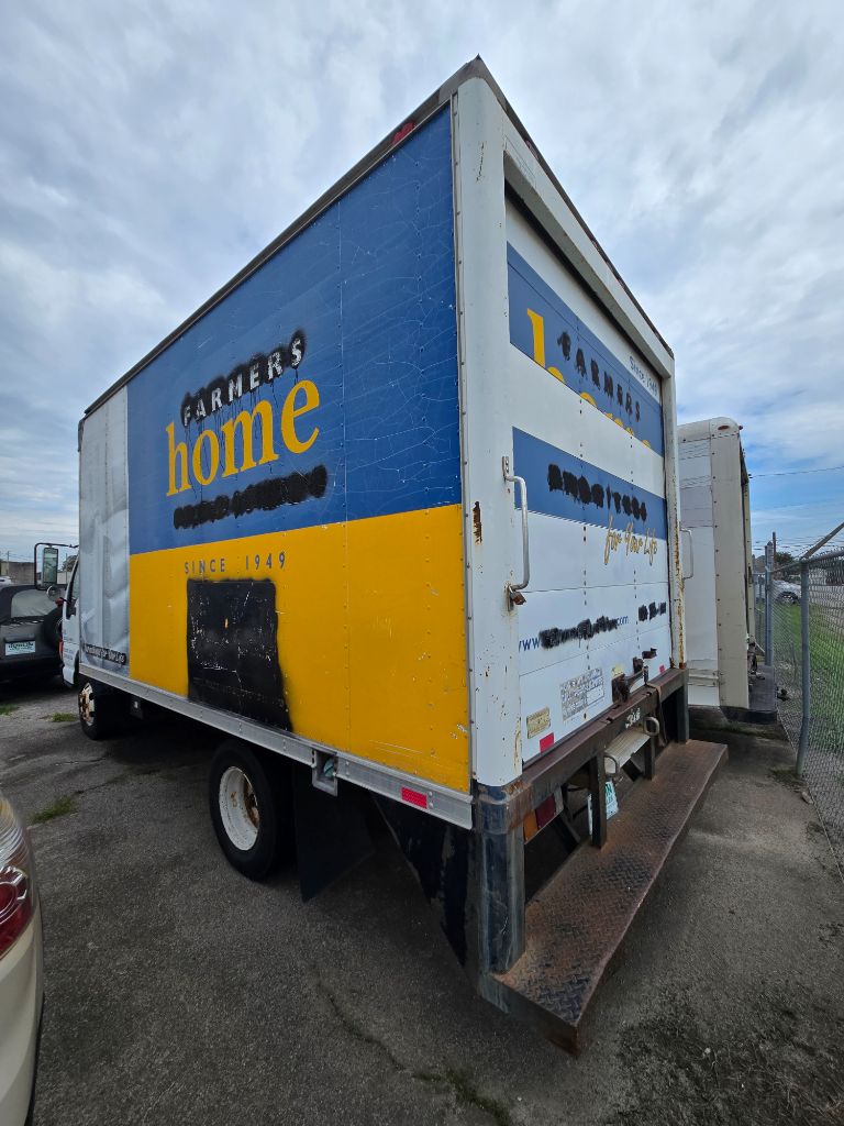 2005 Isuzu npr  - $5,950