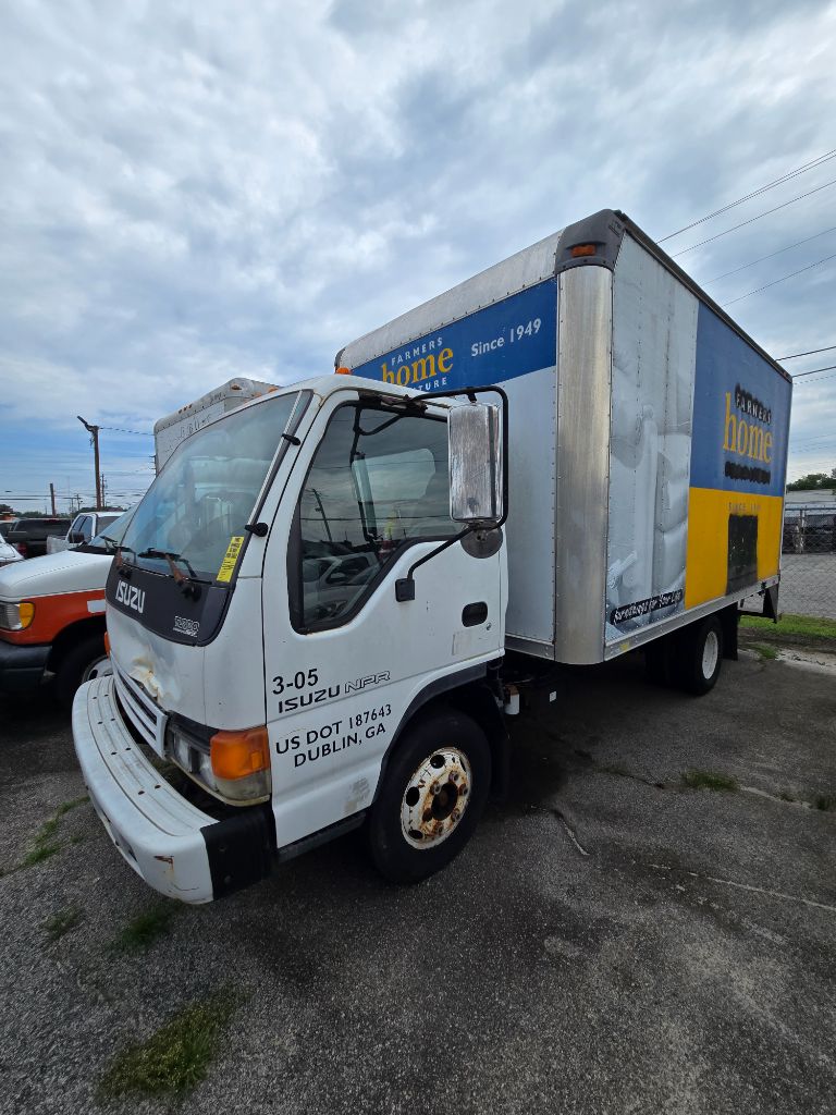2005 Isuzu npr  - $5,950