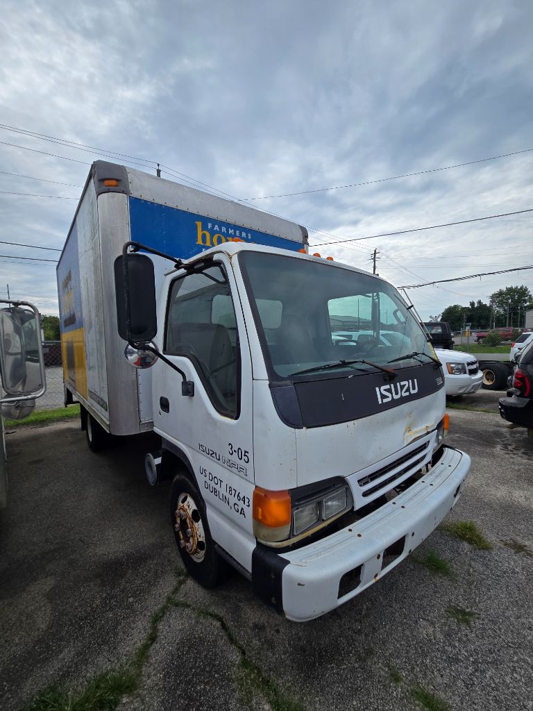 2005 Isuzu npr  - $5,950