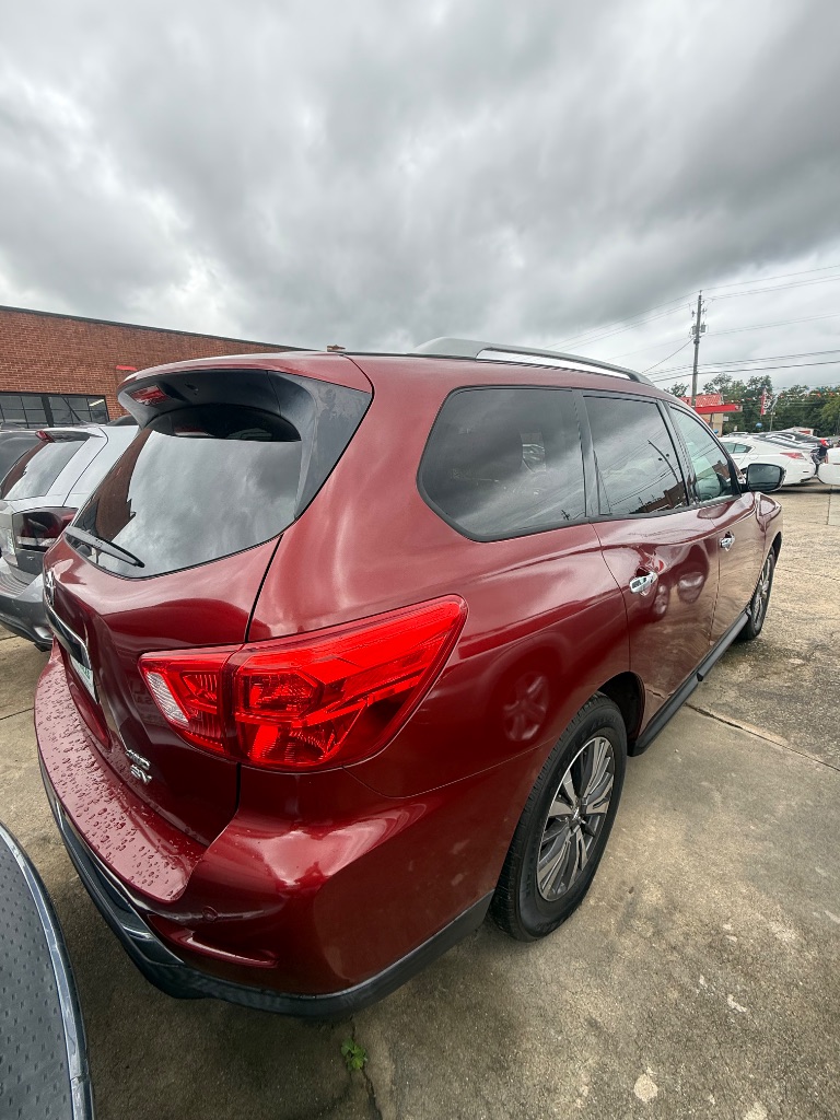 2017 Nissan Pathfinder - $15,950
