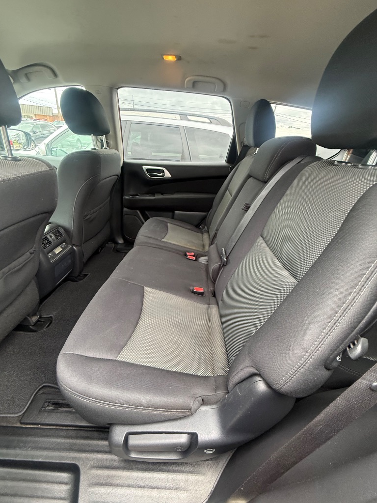 2017 Nissan Pathfinder - $15,950