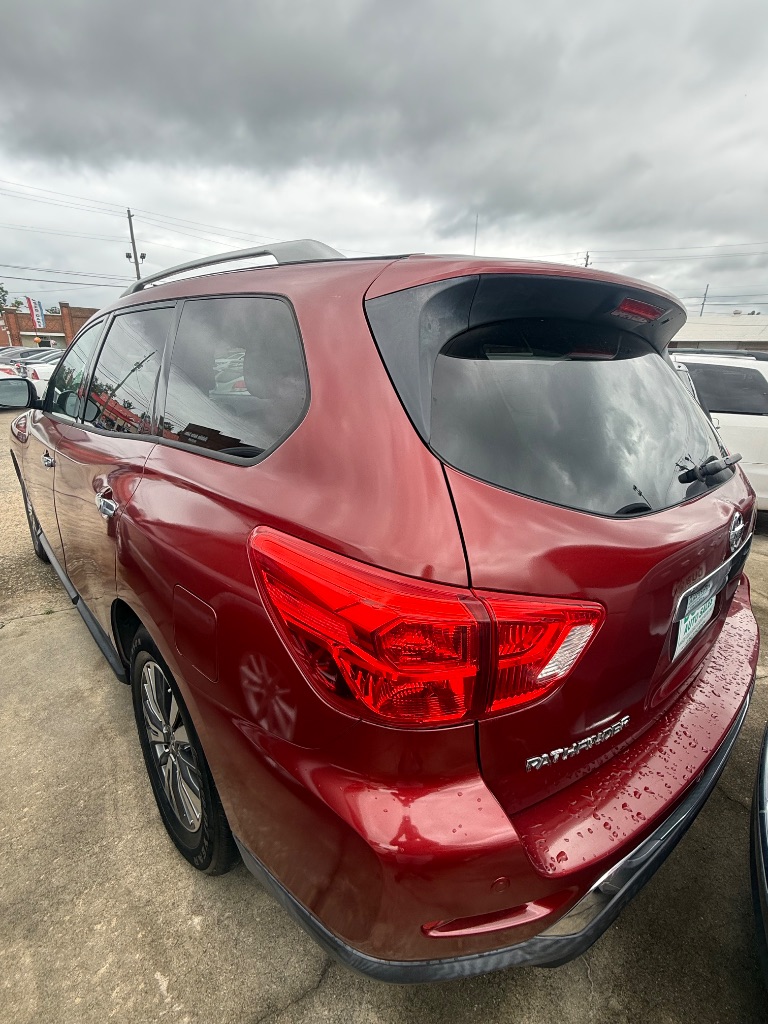 2017 Nissan Pathfinder - $15,950