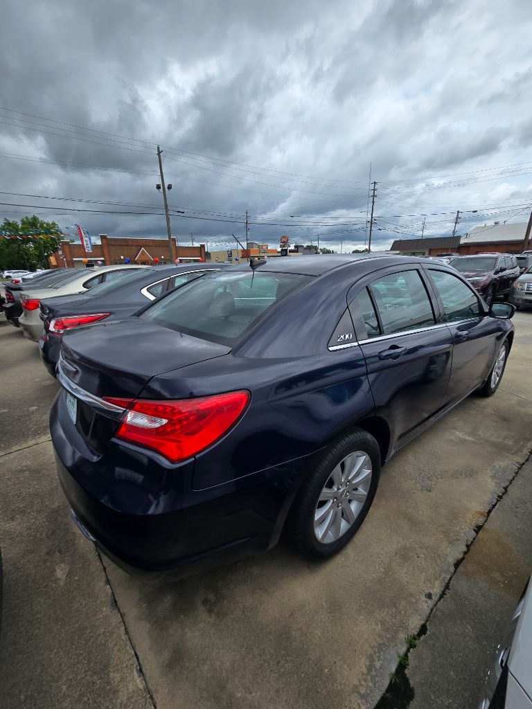 2013 Chrysler 200 - $13,950