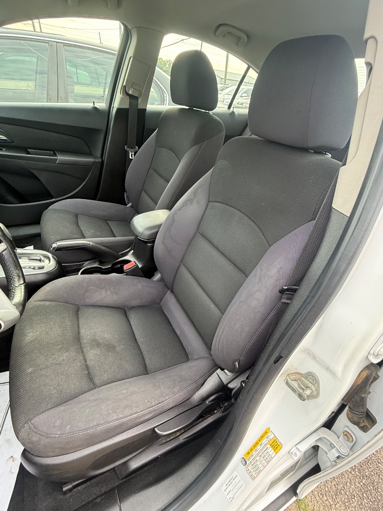 2013 Chevrolet Cruze - $6,950