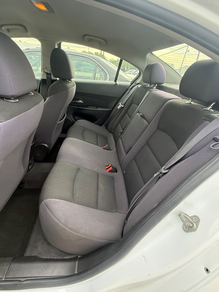 2013 Chevrolet Cruze - $6,950