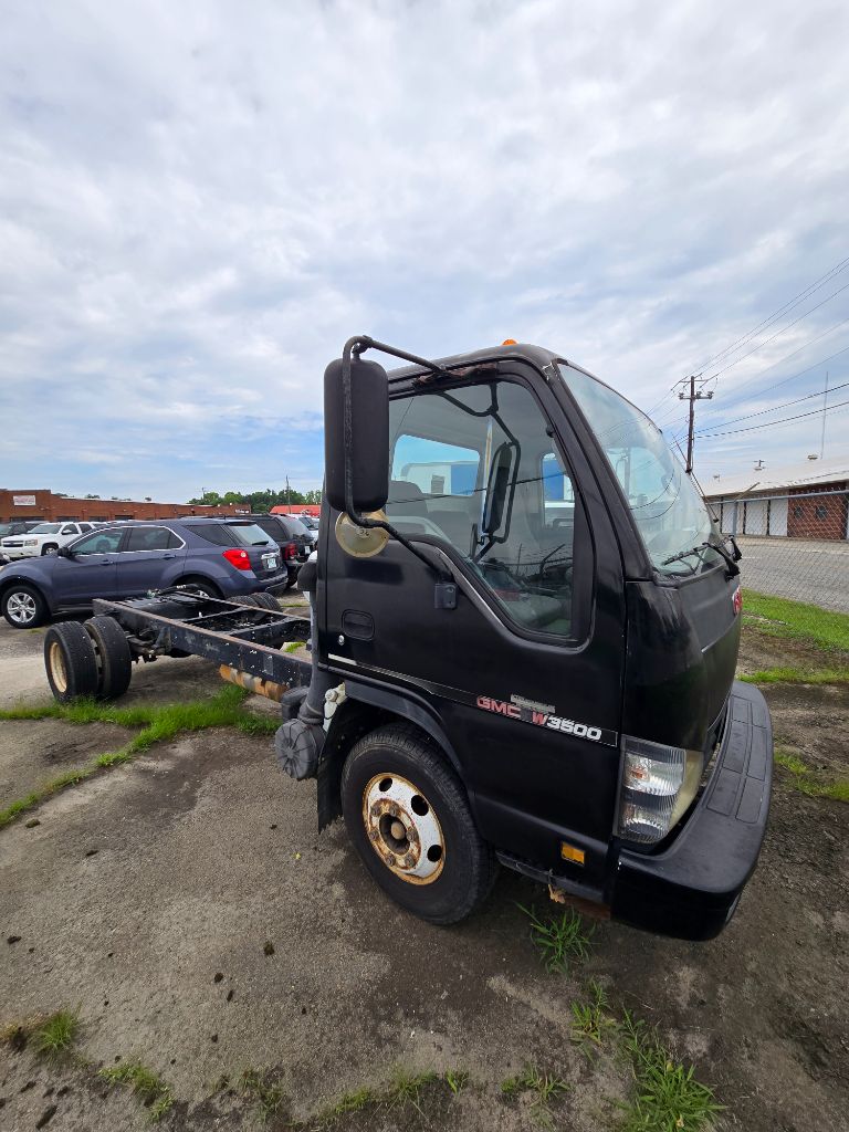 2006 GMC W4 - $8,950