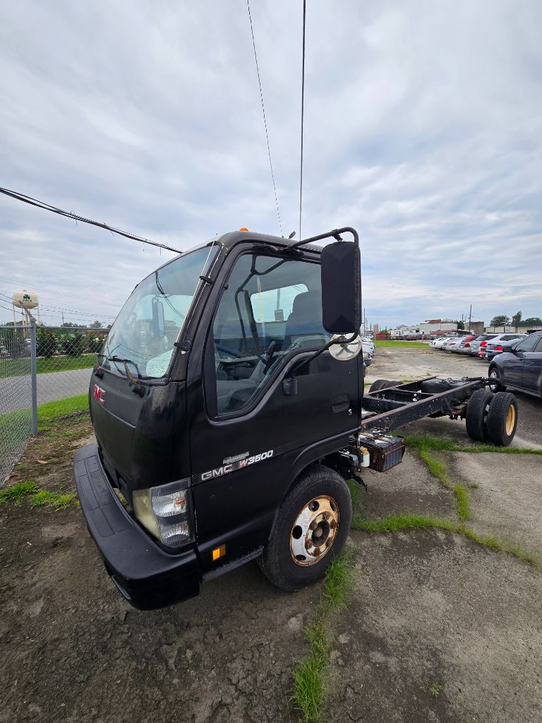 2006 GMC W4 - $8,950