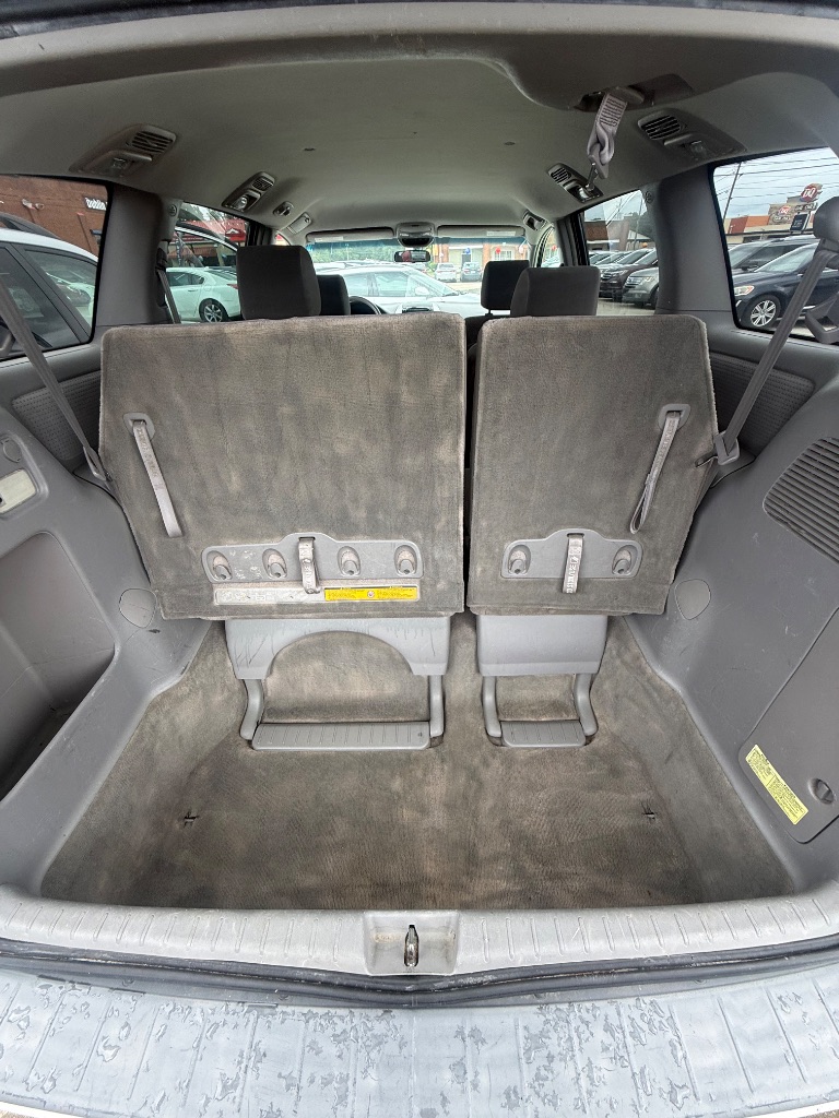 2006 Toyota Sienna - $5,950