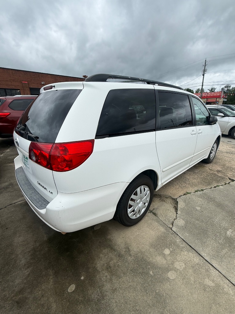 2006 Toyota Sienna - $5,950