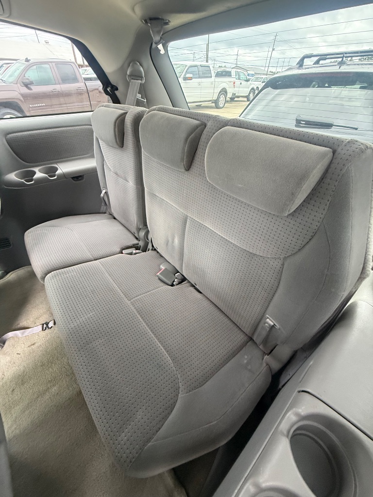 2006 Toyota Sienna - $5,950