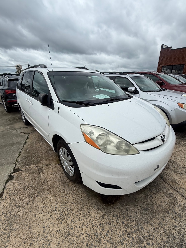 2006 Toyota Sienna - $5,950