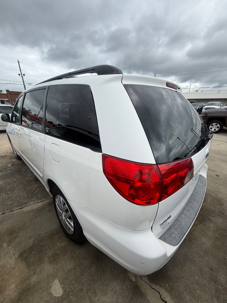 2006 Toyota Sienna - $5,950