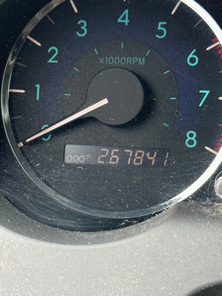 2006 Toyota Sienna - $5,950