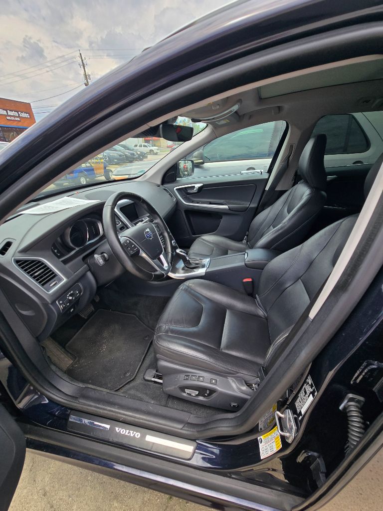 2016 Volvo XC60 - $11,950