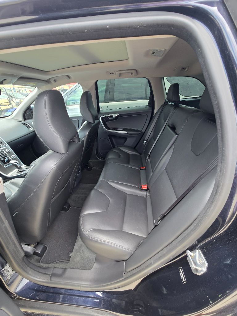 2016 Volvo XC60 - $11,950