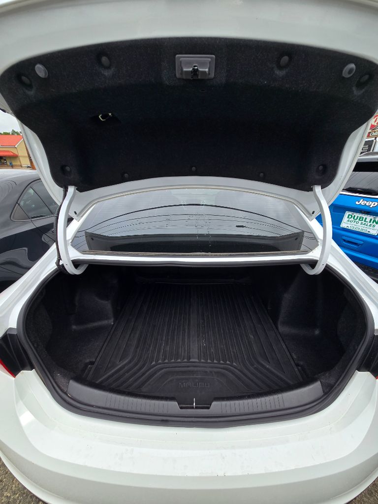 2017 Chevrolet Malibu - $12,950