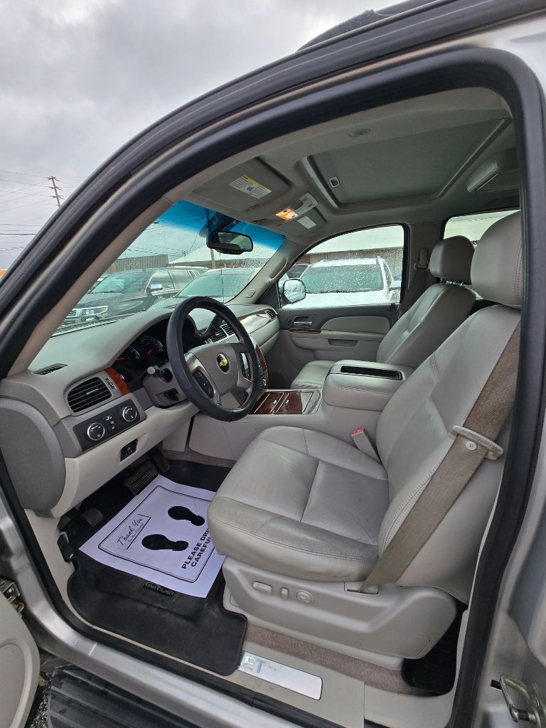 2011 Chevrolet Avalanche - $16,950