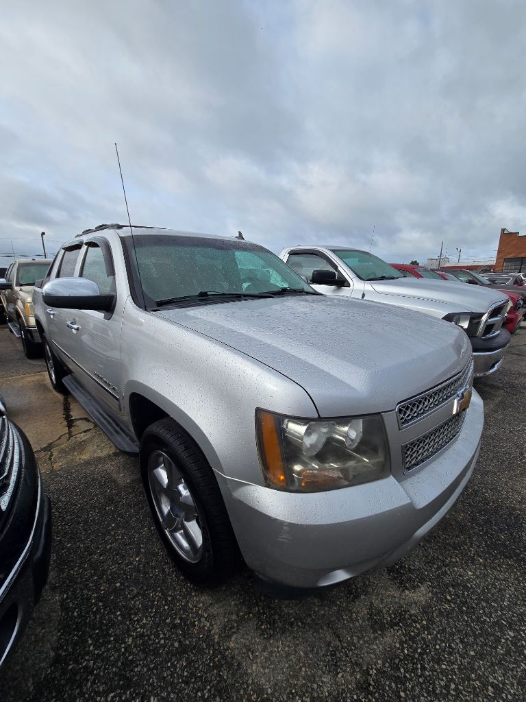 2011 Chevrolet Avalanche - $16,950