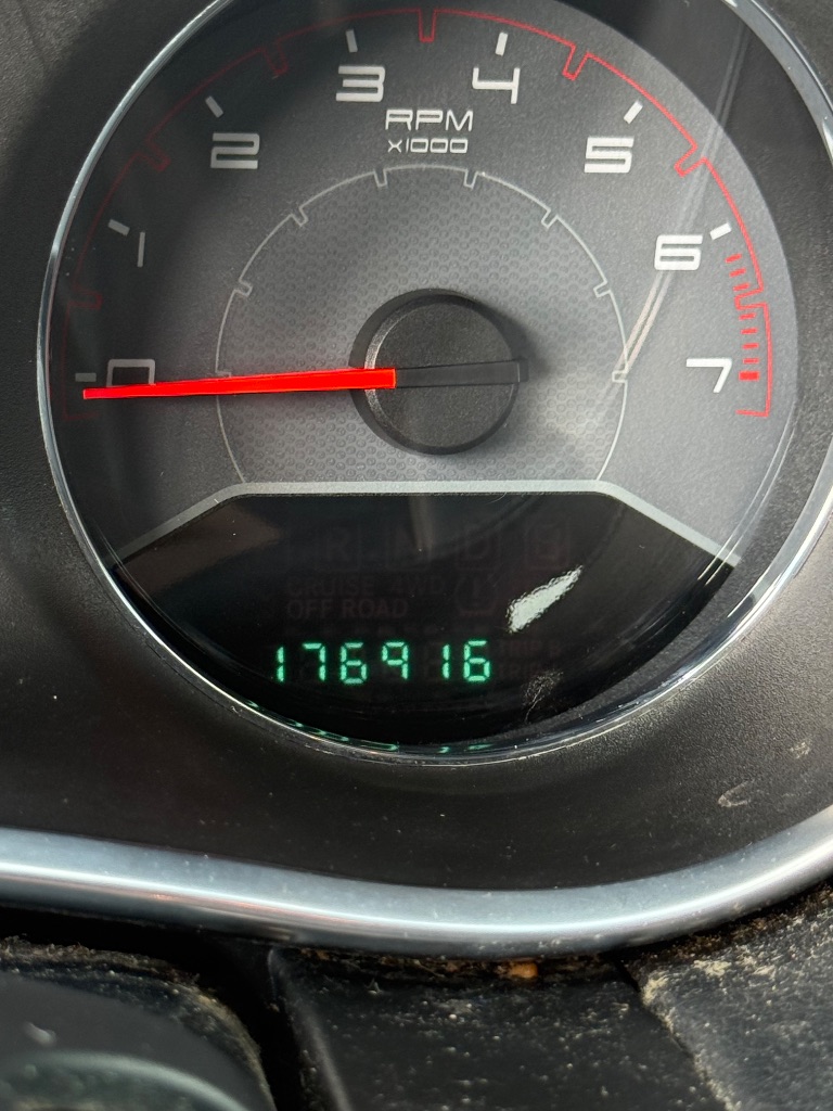 2013 Dodge Avenger - $3,950