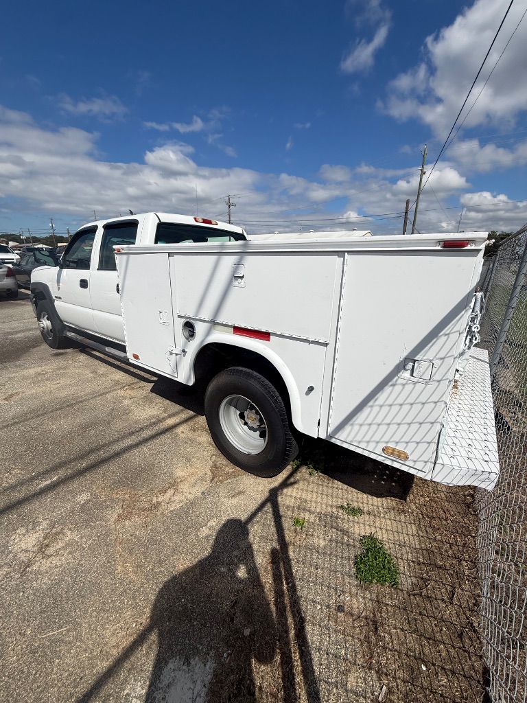 2005 Chevrolet Silverado - $7,950