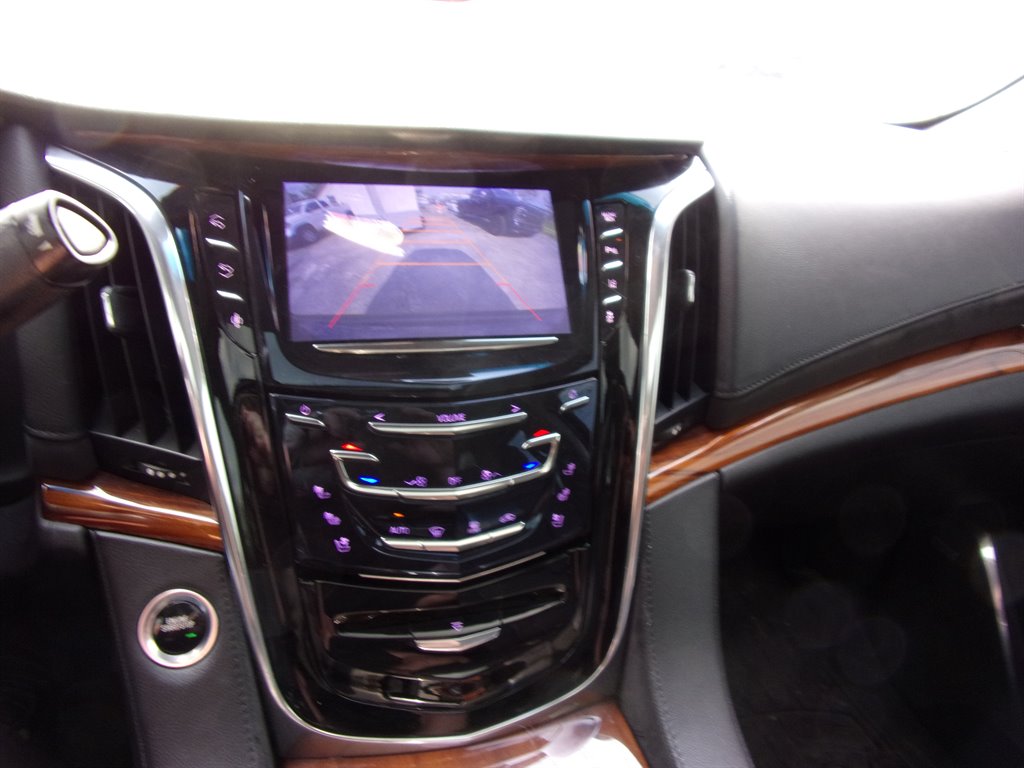 2015 Cadillac Escalade Luxury photo