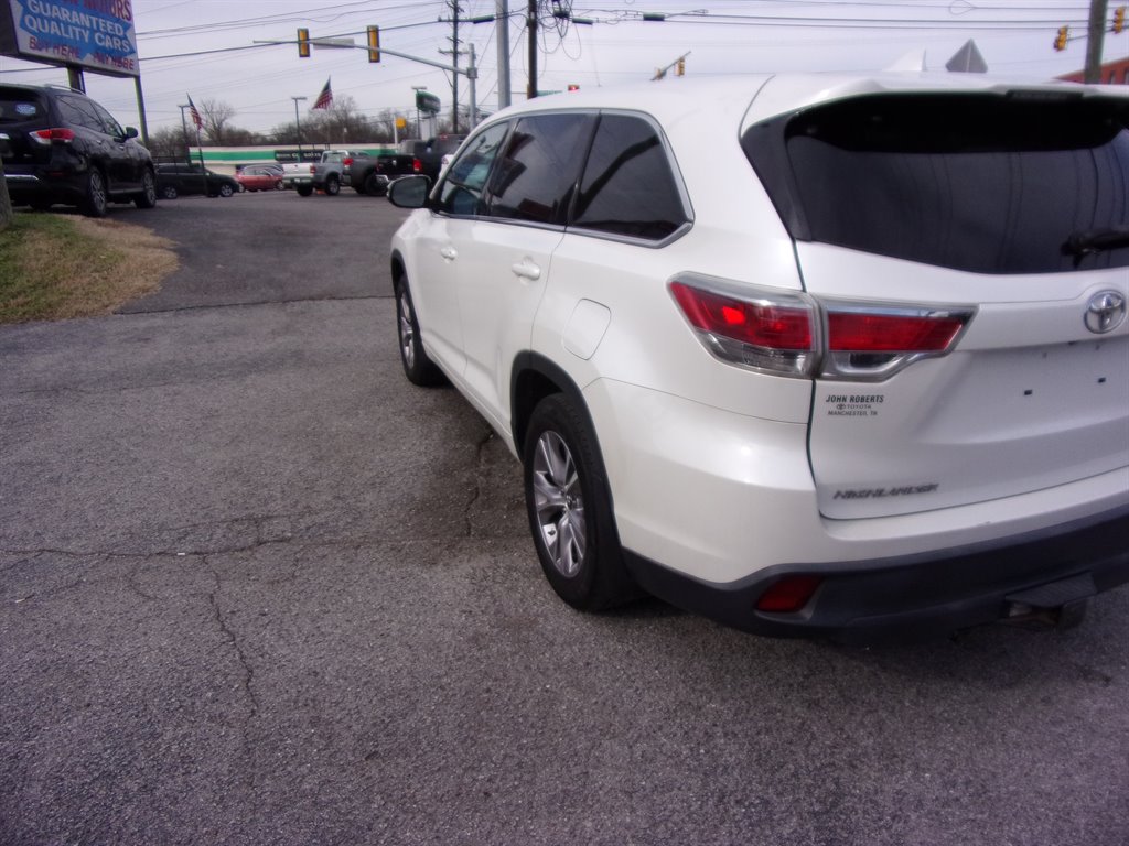 2016 Toyota Highlander LE photo