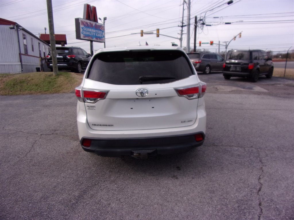 2016 Toyota Highlander LE photo
